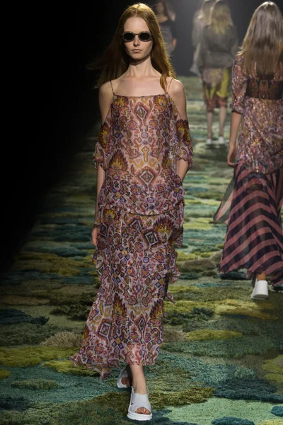 Look 17